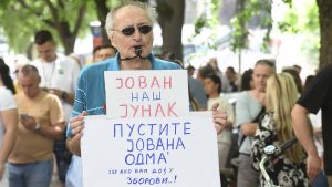 Skup na keju u Novom Sadu: Građani se opraštaju od profesora Miodraga Vasića 1