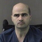 američki major Nidal Hasan je na fotografiji prilikom privođenja u zatvor okruga Bel 9. aprila 2010. u Beltonu, Teksas.