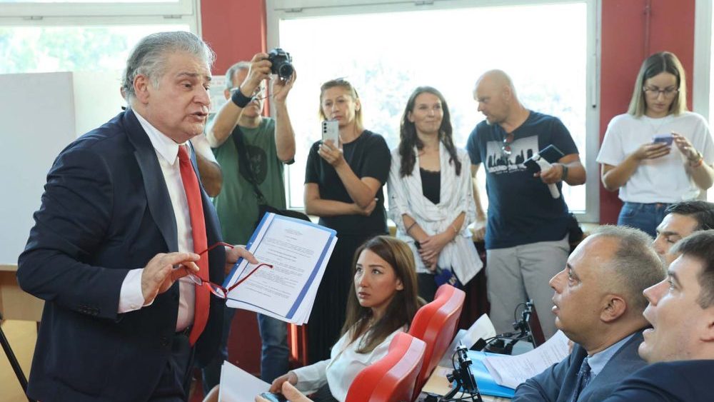 Dragan Milić Trošenje para građana na "političke prostitutke": Nakon analize koja je pokazala da zaposleni u 231 javnoj instituciji botuju za SNS 2