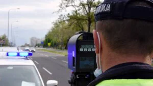 U Borči vozio 233 km/h tamo gde je ograničenje 80: Policija isključila 23-godišnjeg vozača 1