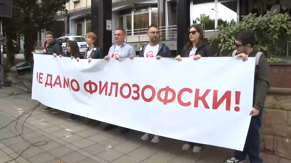 Više od 80 dana bez plate: Protest ispred Ministarstva prosvete u znak podrške zaposlenima na niškom Filozofskom fakultetu 1