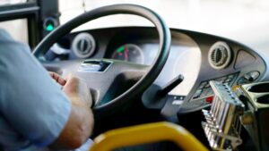 Zapalio se autobus koji je prevozio gimnzijalce iz Subotice, nema povređenih 1