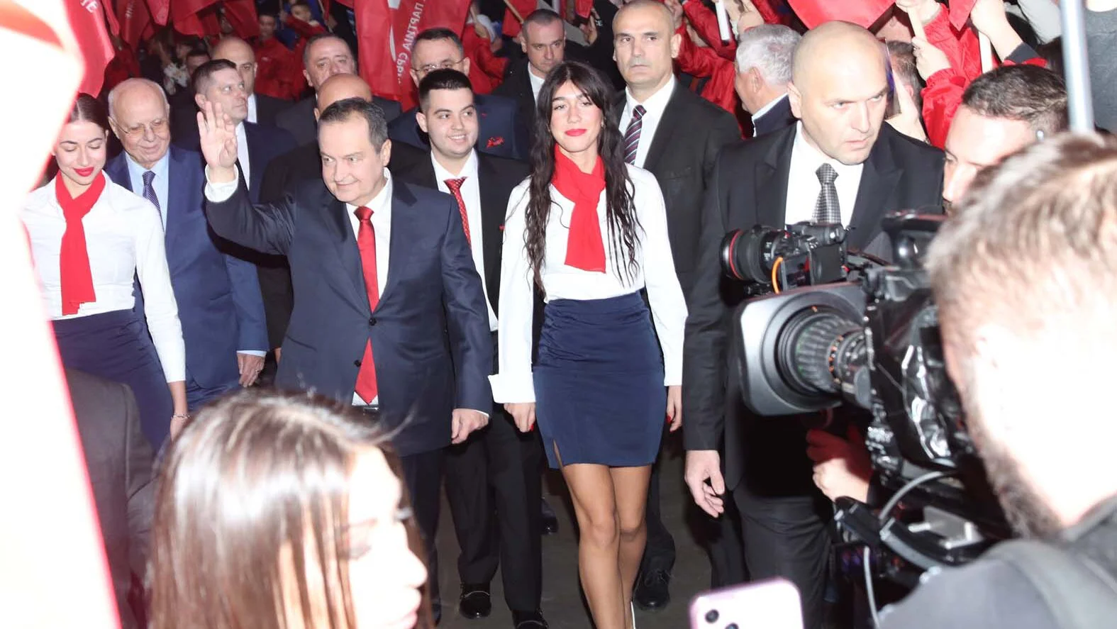 Završnica izborne kampanje: Ko će povući poslednji potez i matirati protivnika? 4 Završnica izborne kampanje: Ko će povući poslednji potez i matirati protivnika? 3