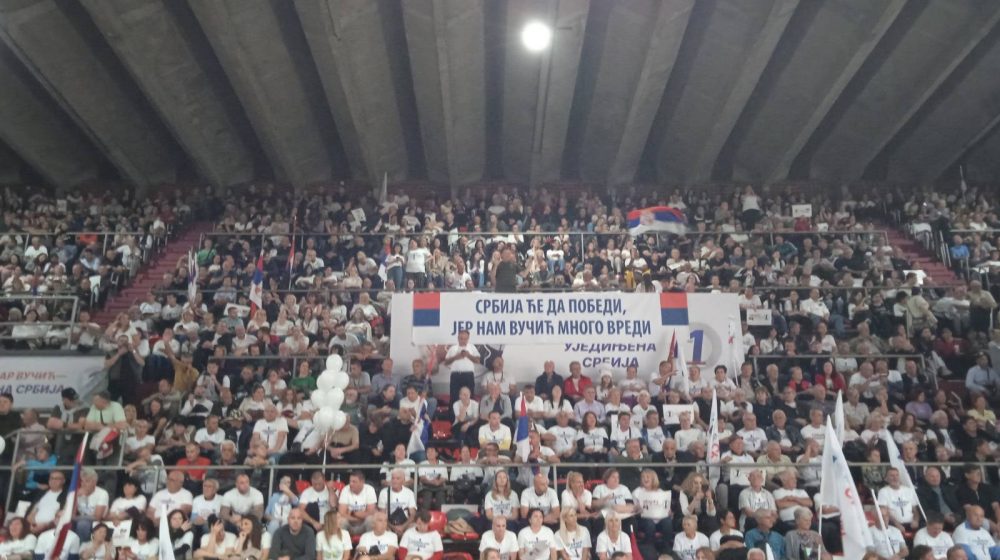 I Lepa Lukić za Vučića: Pred početak skupa SNS-a u Kragujevcu (FOTO) 9